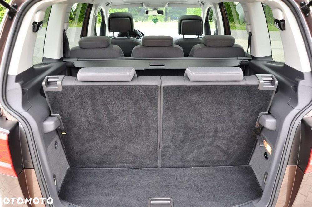 Volkswagen Touran - 25