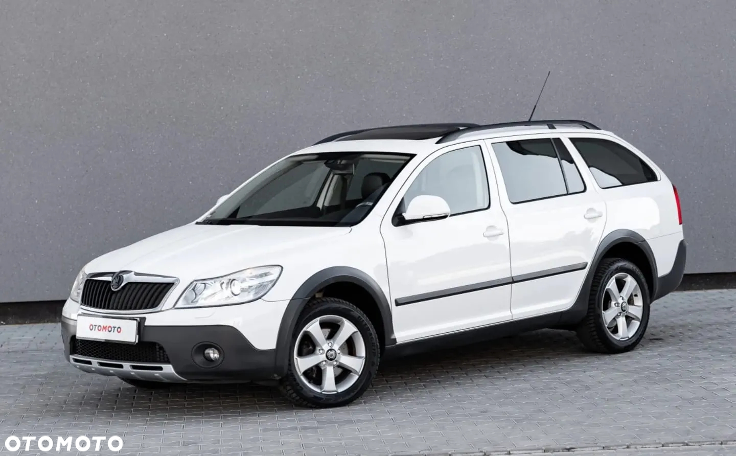 Skoda Octavia Combi 2.0 TDI DPF Scout 4x4 - 17