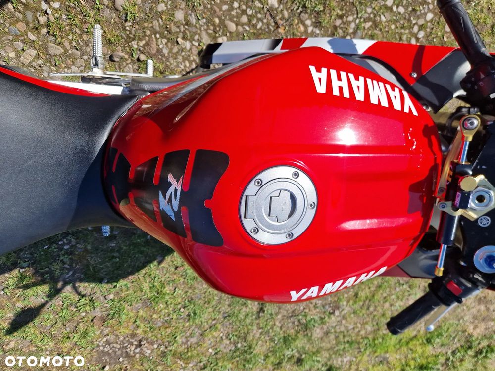 Yamaha R1 - 33