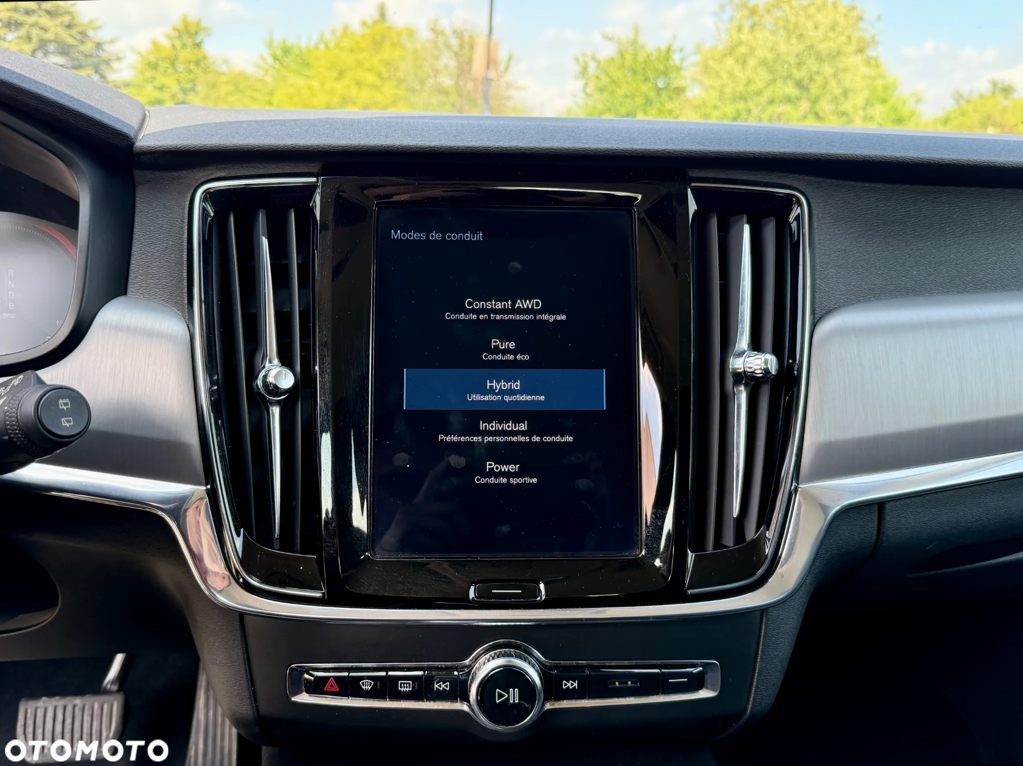 Volvo V90 T8 AWD Plug-In Hybrid Momentum Pro - 27