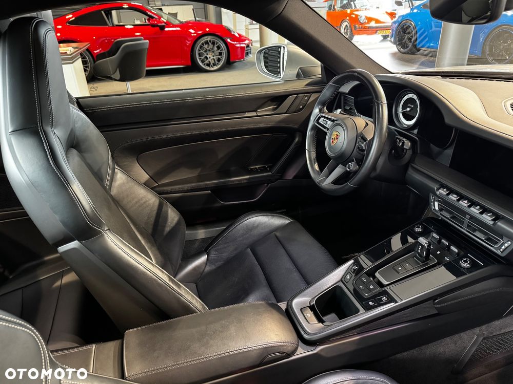 Porsche 911 Carrera GTS - 24