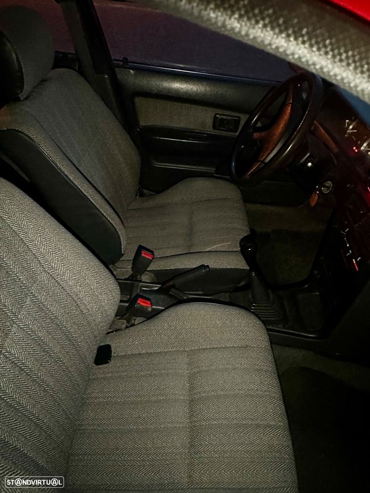 Toyota Corolla Sedan 1.3 - 8