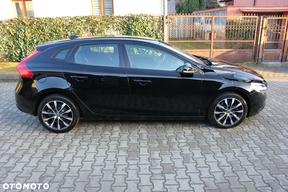 Volvo V40 T2 Momentum - 4