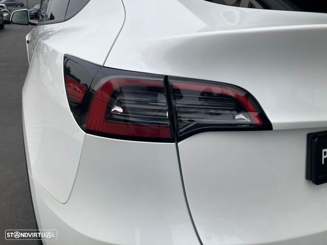 Tesla Model Y Long Range Dual Motor AWD - 10
