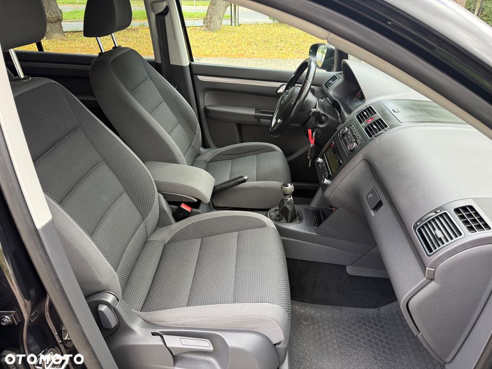 Volkswagen Touran - 17