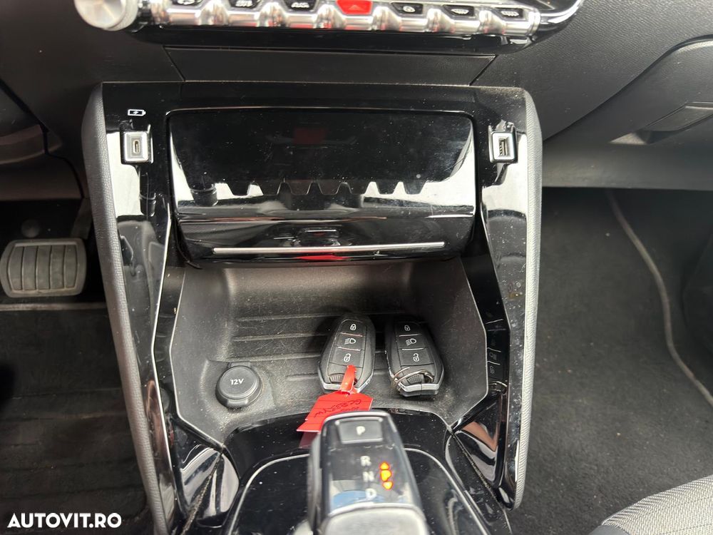 Peugeot 208 - 14