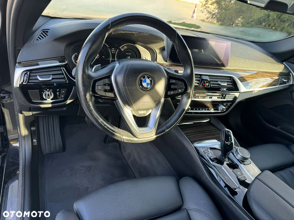 BMW Seria 5 530i Sport Line - 40