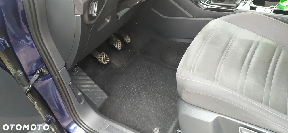 Volkswagen Touran 2.0 TDI BMT Highline - 8