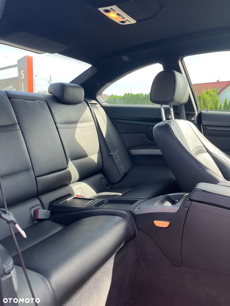 BMW Seria 3 325i xDrive Coupe M Sport Edition - 22