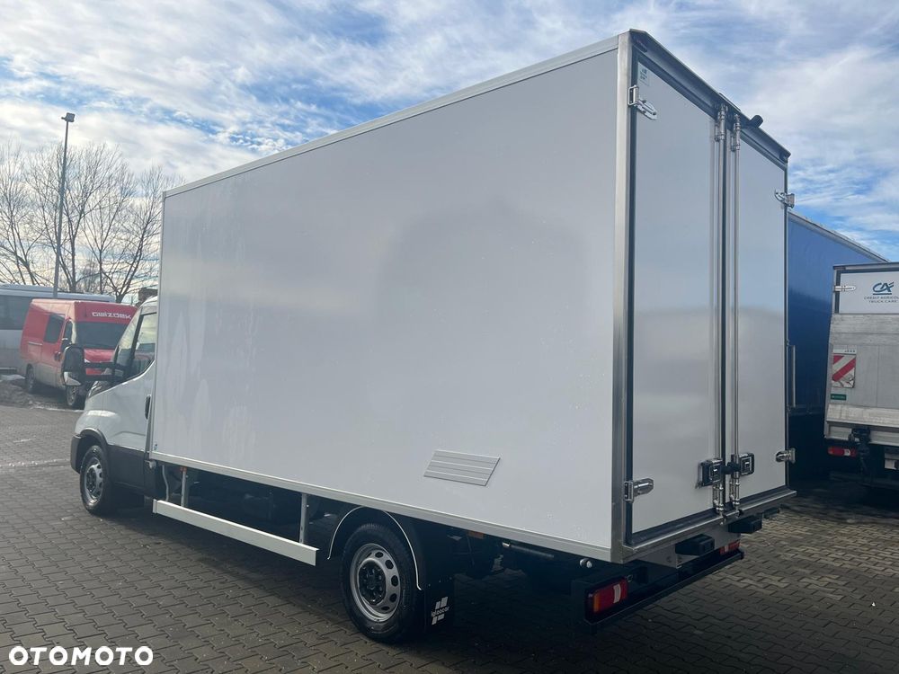 Iveco Daily 35S16H3.0A8 Izoterma 8 EP / Agregat z grzaniem + 230V - 4