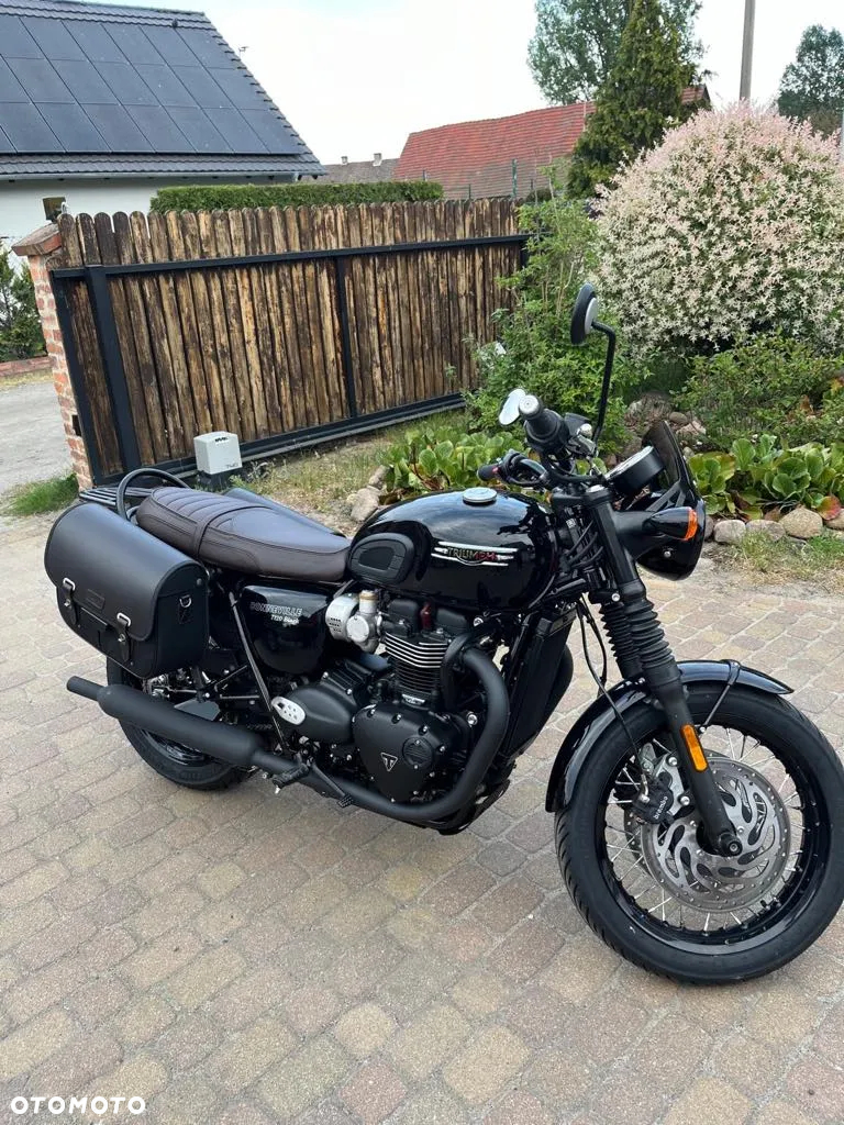 Triumph Bonneville - 2