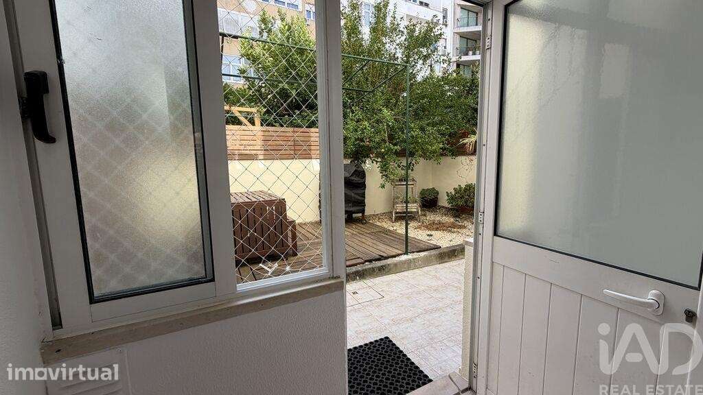 Apartamento T2 em Campo de Ourique - Grande imagem: 3/21