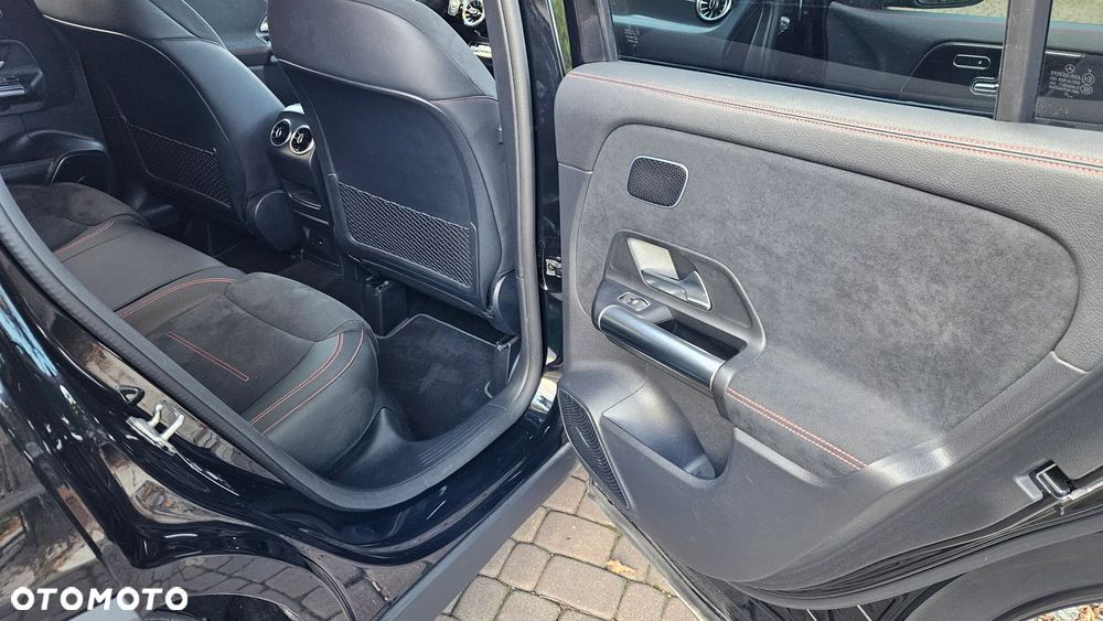 Mercedes-Benz GLA 250 4-Matic AMG Line - 31