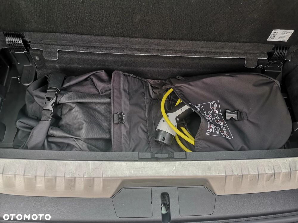 BMW Seria 3 330e PHEV sport - 28