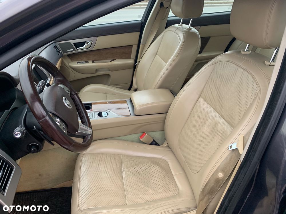 Jaguar XF 2.7 V6 Premium Luxury - 18