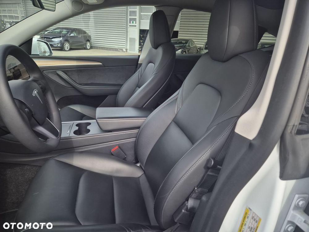 Tesla Y Long Range AWD - 10