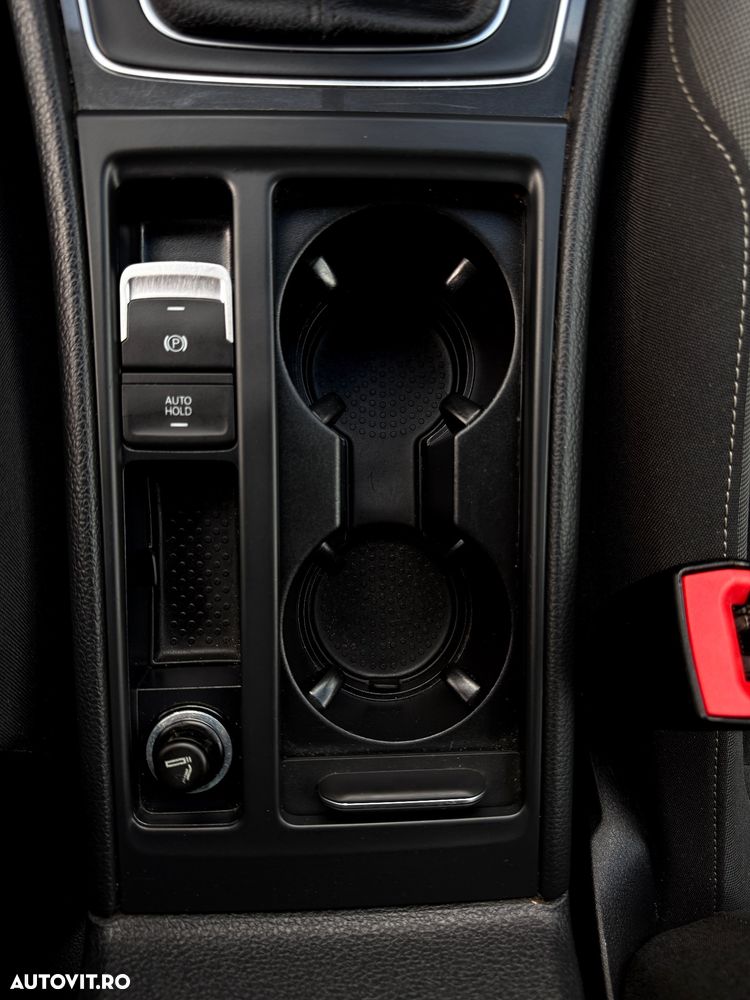 Volkswagen Golf 1.6 TDI Highline - 21