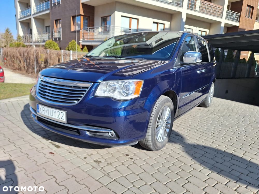 Chrysler Town & Country - 6