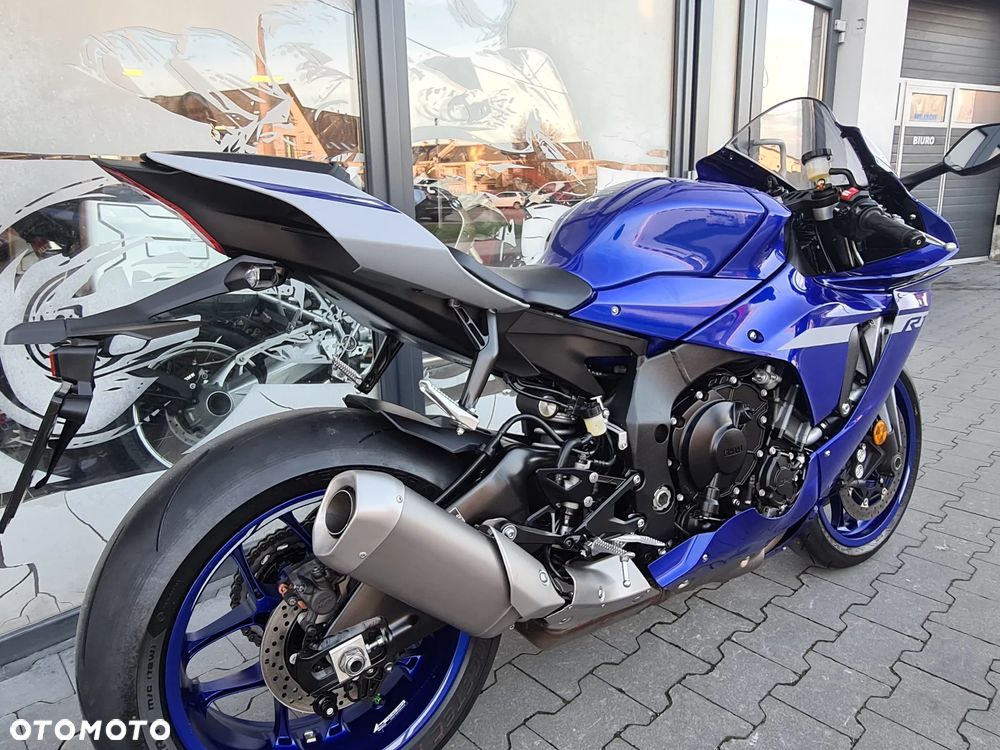 Yamaha R1 - 15