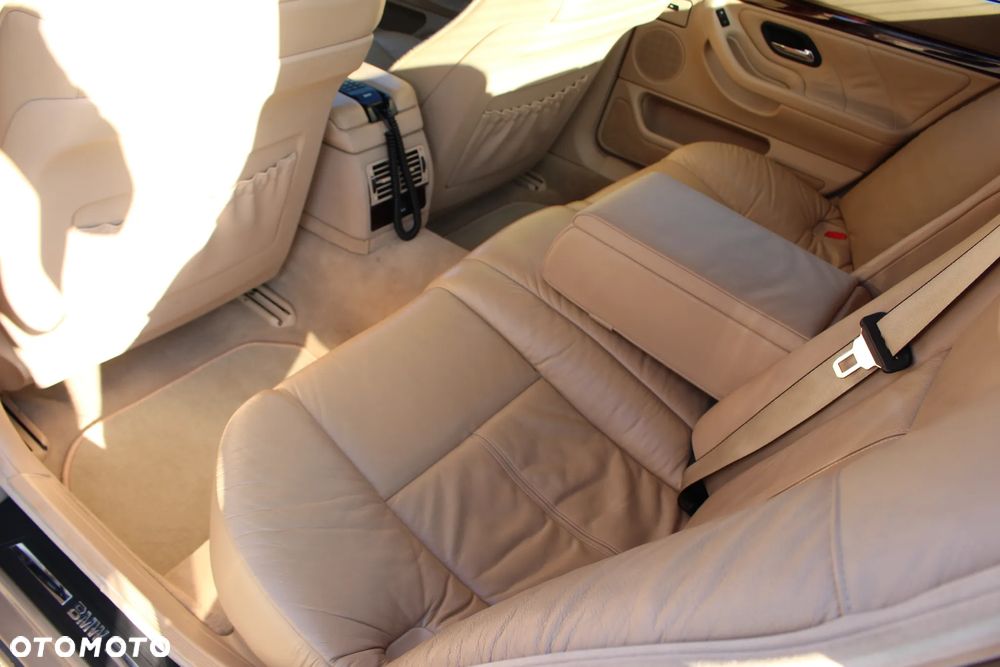 BMW Seria 7 740i - 7