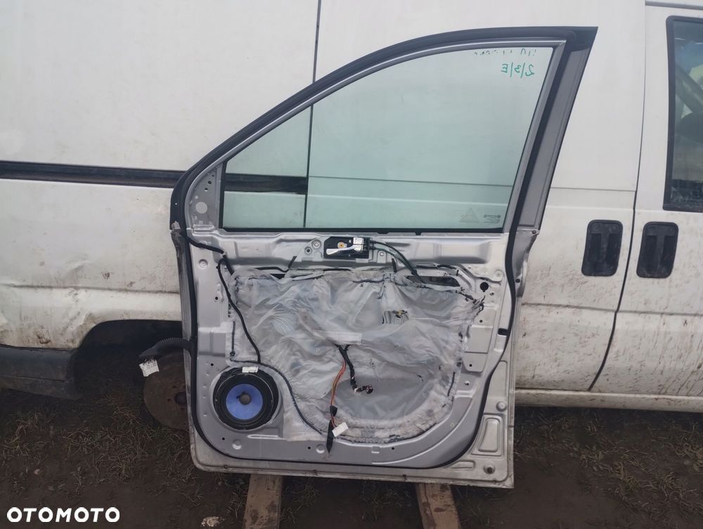 Kia Sedona Carnival Drzwi Przednie Prawe - 6