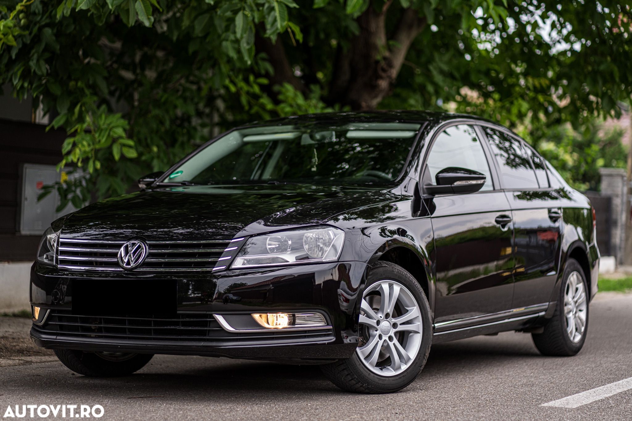 Volkswagen Passat - 1