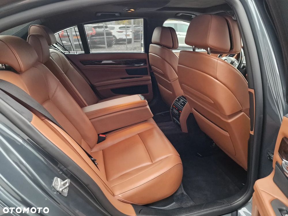 BMW Seria 7 740d xDrive - 22