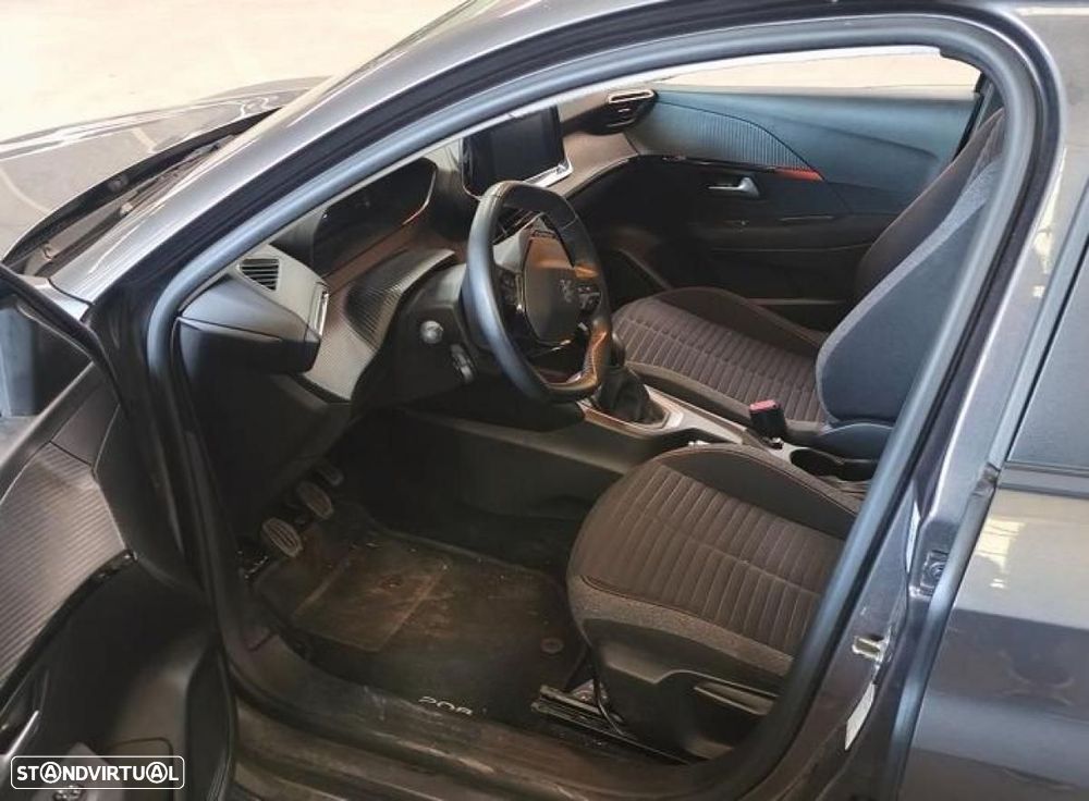 Peugeot 208 - 5