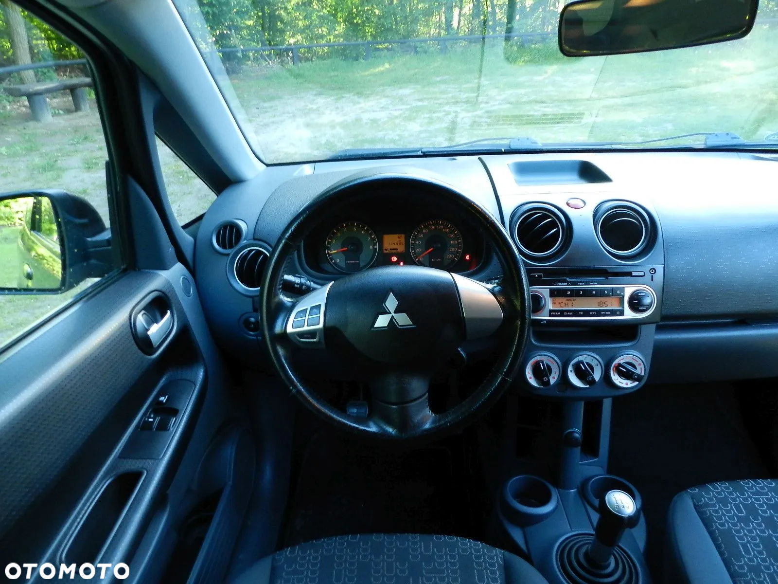 Mitsubishi Colt - 4