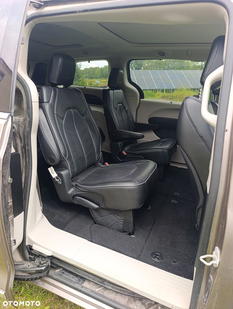 Chrysler Pacifica - 15