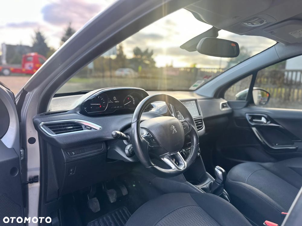 Peugeot 208 - 7