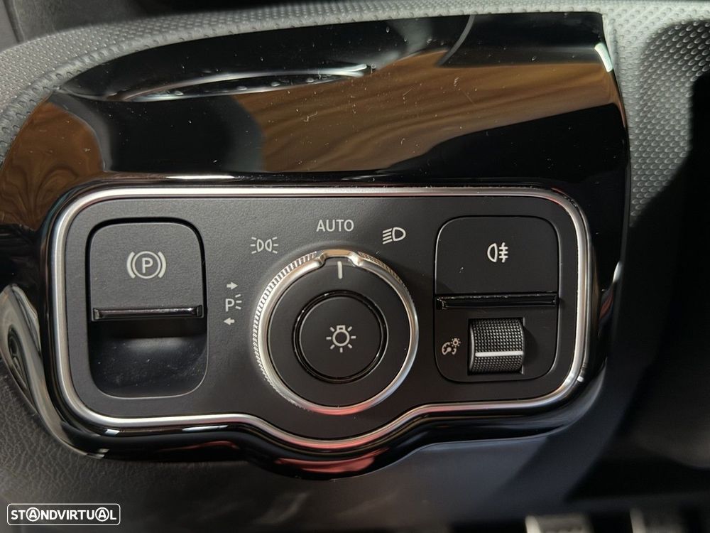 Mercedes-Benz A 180 Advanced AMG Line - 22