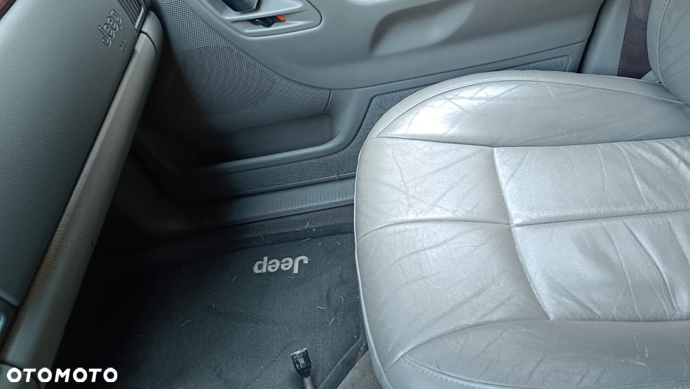 Jeep Grand Cherokee - 21