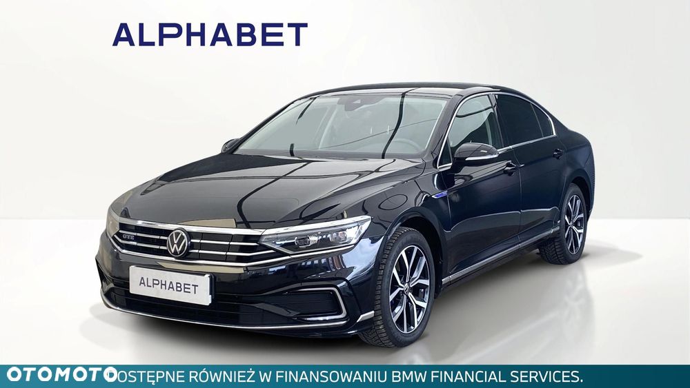 Volkswagen Passat - 1