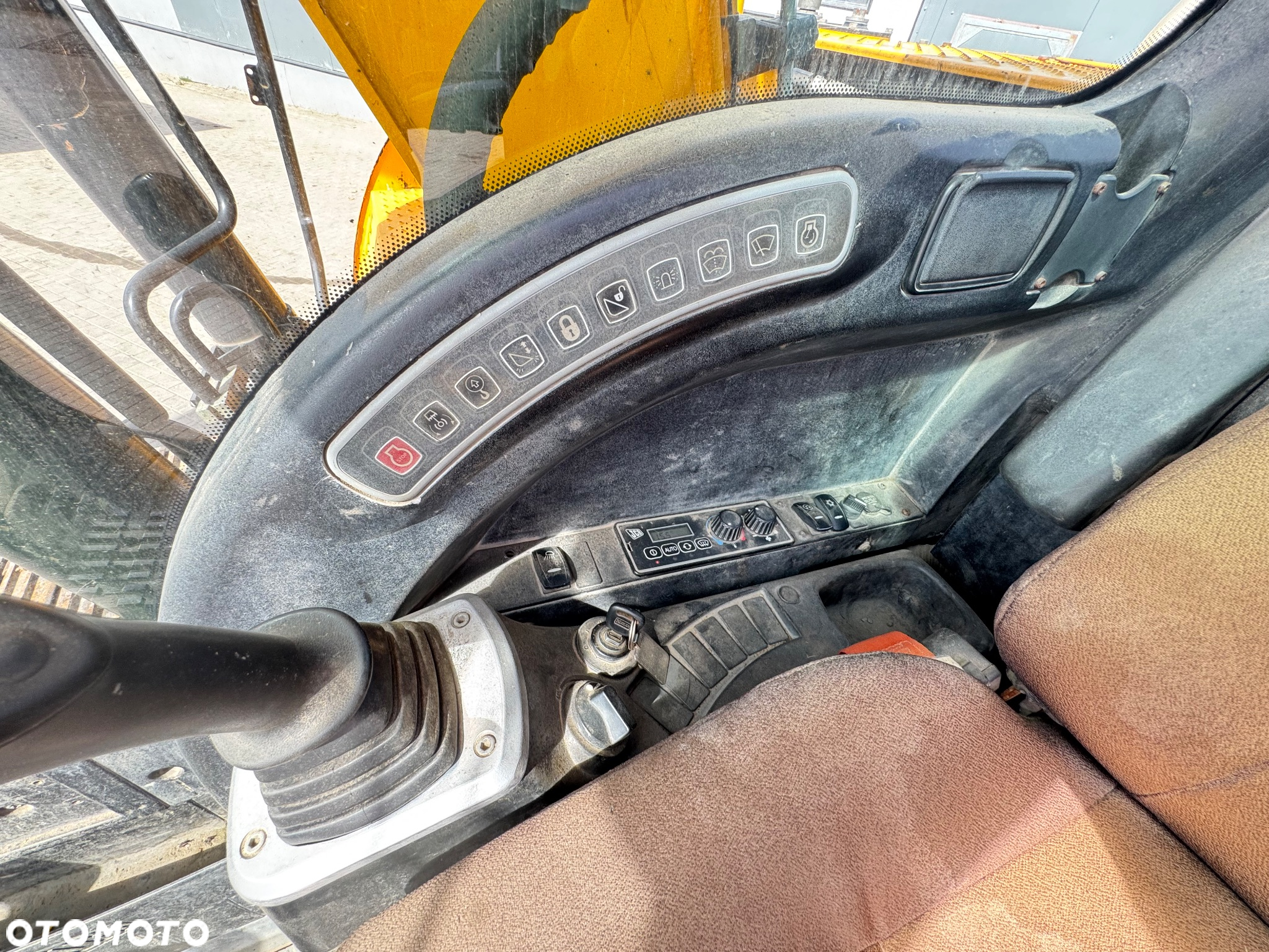 JCB JS 130 LC - 14