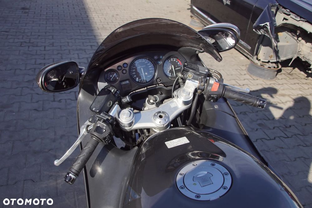 Motocykl na części - Honda CBR 1100XX Blackbird 1137 cm3 163 KM SC42E 1997R Silnik Skrzynia Owiewka Szyba Lusterko Kufer Laga Wahacz Łańcuch Wydech Siedzenie Sterownik Moduł Czujnik Licznik Manetka - 10