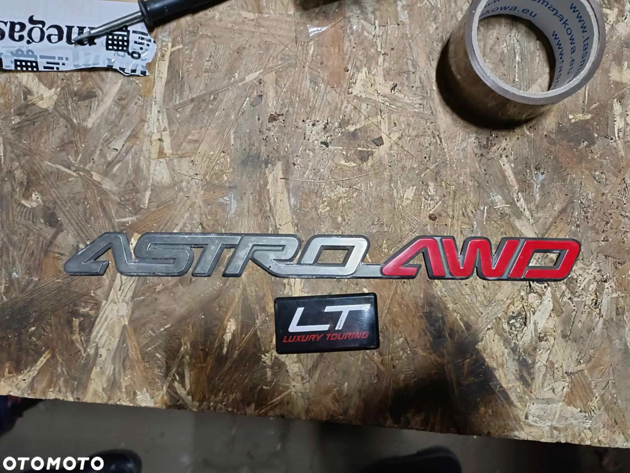 chevrolet astro znaczek emblemat emblem ornament NAPIS znaczek logo na drzwi van awd 4.3 v6 4x4 4wd 1986 1987 1988 1989 1990 1991 1992 1993 1994 1995 1996 1997 1998 1999 2000 2001 2002 2003 2004 2005 - 1
