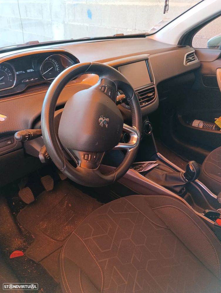 Peugeot 2008 1.2 PureTech Allure - 5