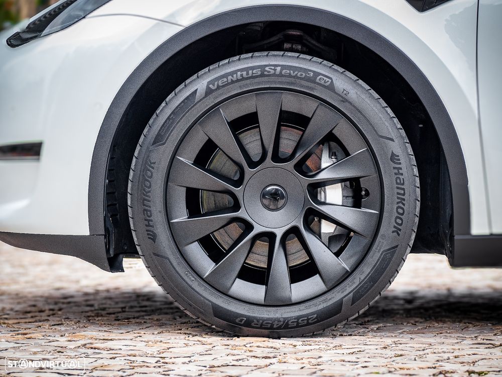 Tesla Model Y Long Range Dual Motor AWD - 11