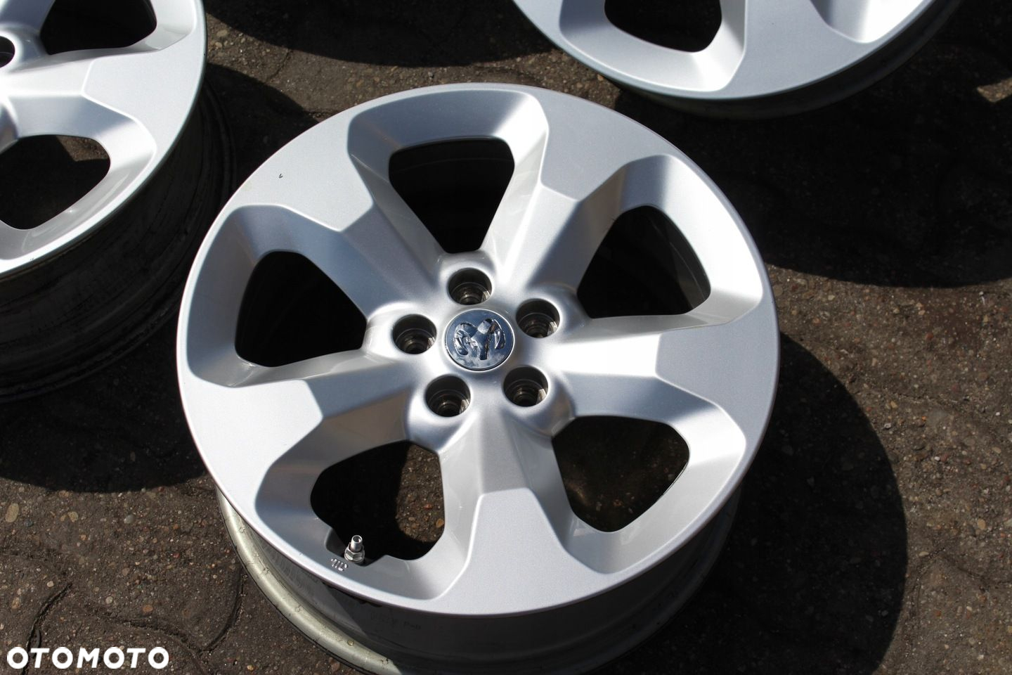 ORYG DODGE RAM PROMASTER CITY 16cali 5x98 ET33,5 6,5J TPMS - 7