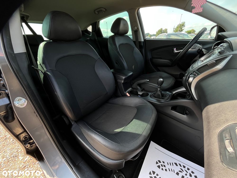 Hyundai ix35 1.7 CRDi 2WD blue Finale Silver - 29