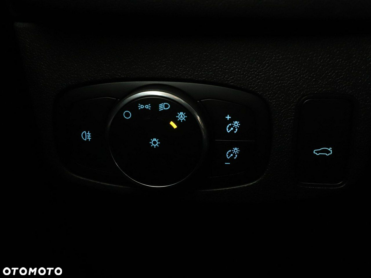 Ford Focus 1.0 EcoBoost Hybrid ACTIVE X - 37