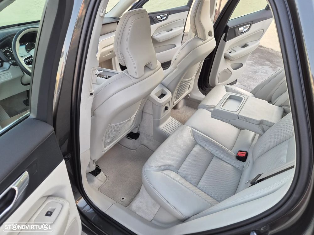 Volvo XC 60 2.0 T8 PHEV Inscription AWD - 47