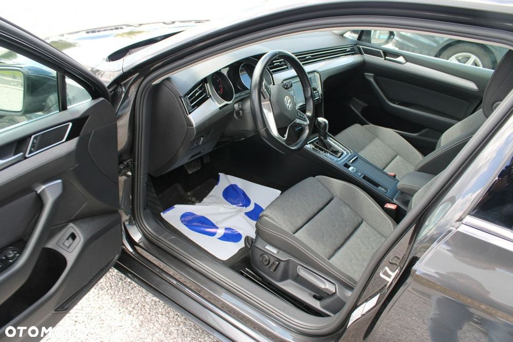 Volkswagen Passat - 17