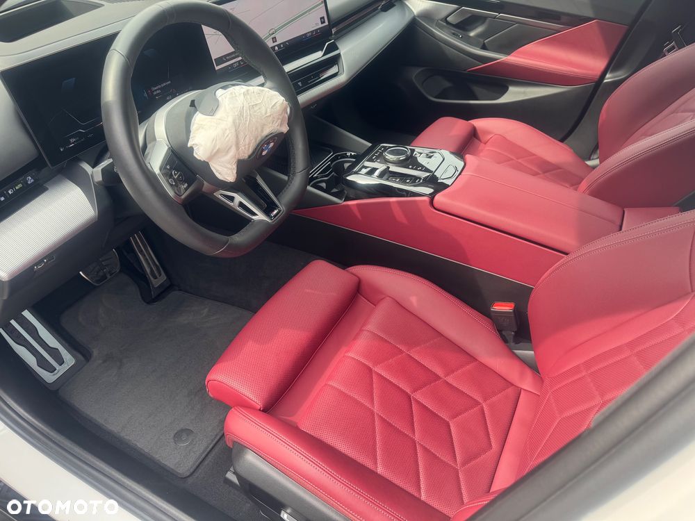 BMW Seria 5 520d xDrive mHEV M Sport - 12