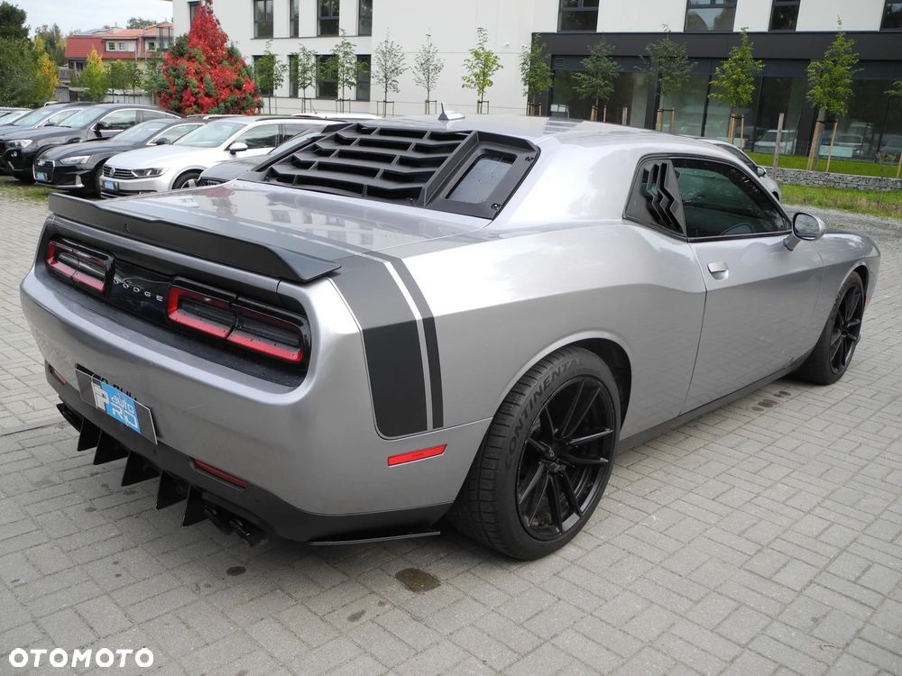 Dodge Challenger - 6