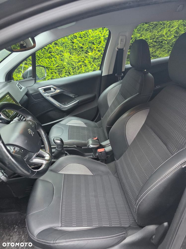Peugeot 2008 1.2 Pure Tech Allure S&S - 12