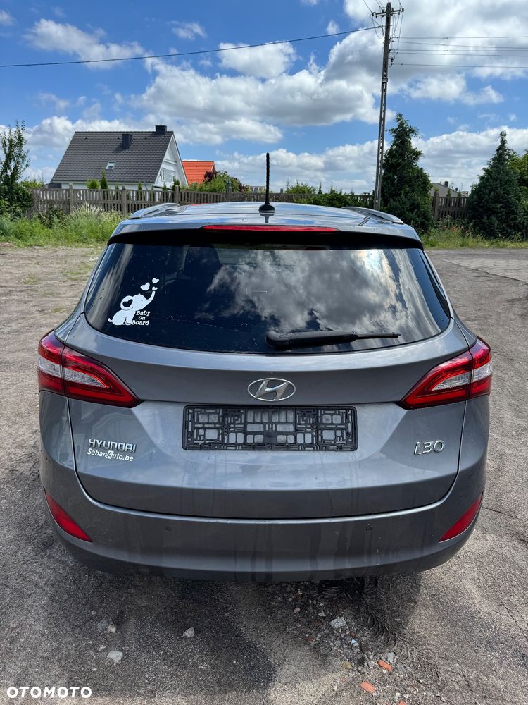 Hyundai i30 blue 1.6 CRDi Style - 4