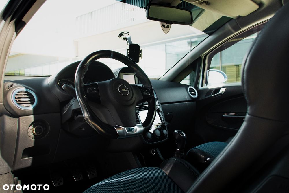 Opel Corsa 1.6T OPC - 21
