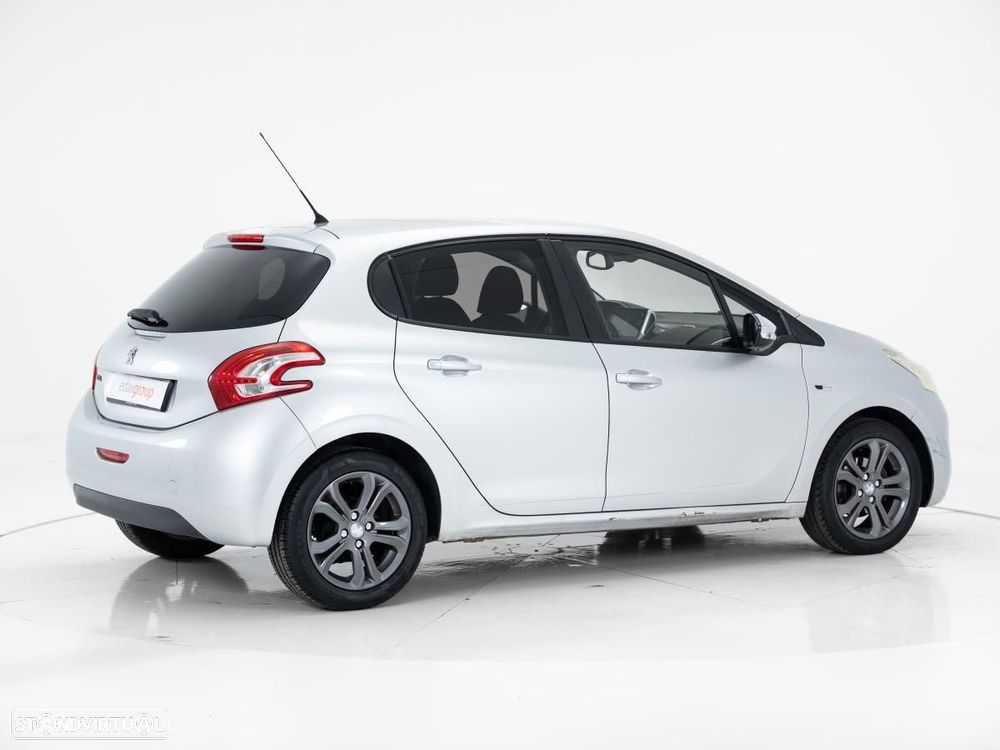 Peugeot 208 - 4